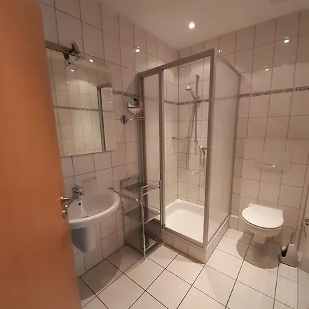 Apartment 2 Pers 1 Schlafzimmer Und Wohnzimmer Mit Balkon Und Blick Auf Mosel Ediger-Eller