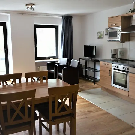Apartment 2 Pers 1 Schlafzimmer Und Wohnzimmer Mit Balkon Und Blick Auf Mosel Ediger-Eller