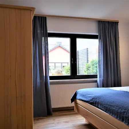 2 Pers 1 Schlafzimmer Und Wohnzimmer Mit Balkon Und Blick Auf Mosel Apartment