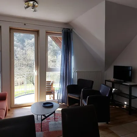 2 Pers 1 Schlafzimmer Und Wohnzimmer Mit Balkon Und Blick Auf Mosel Ediger-Eller