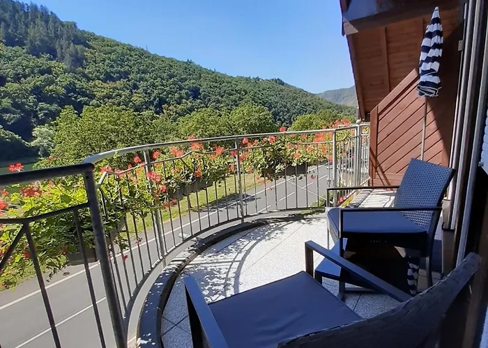 2 Pers 1 Schlafzimmer Und Wohnzimmer Mit Balkon Und Blick Auf Mosel Apartamento